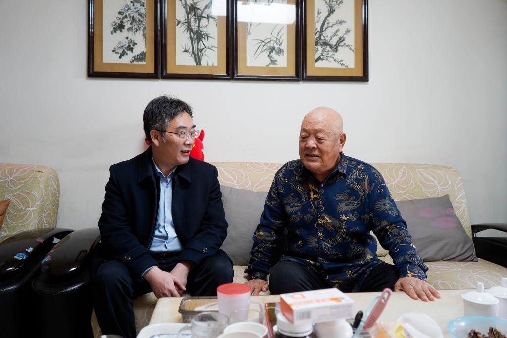 20250117安涛校长走访老干部3.JPG