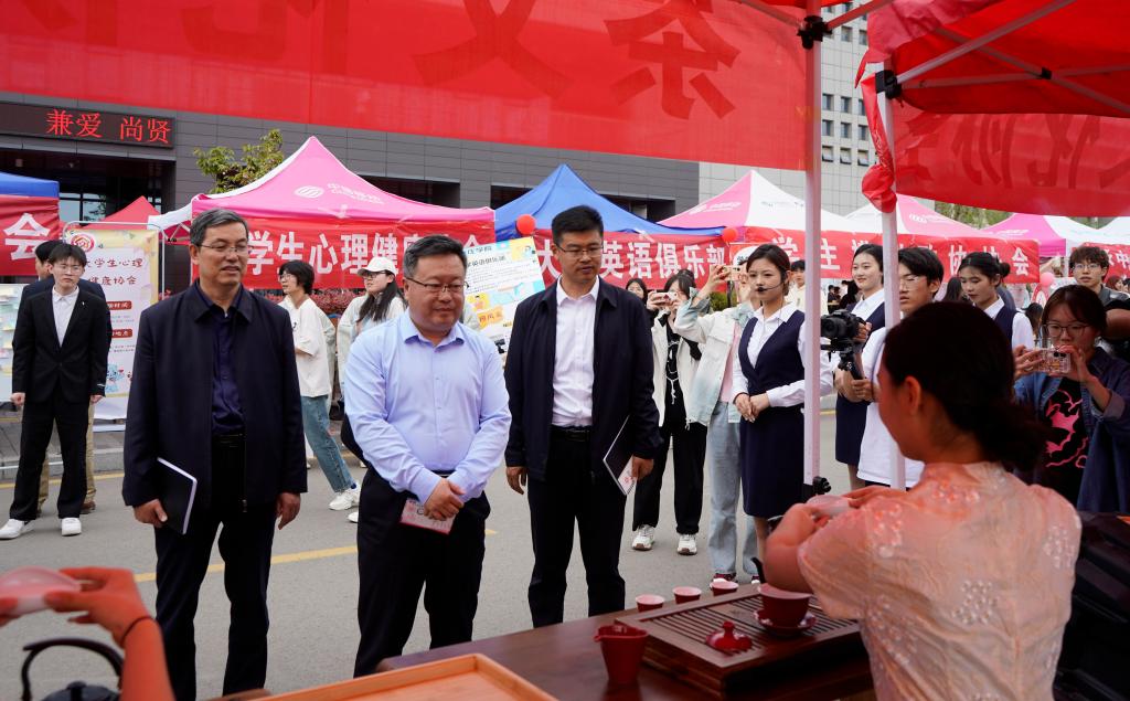 20240417亚洲国产综合精品中文一区二区第十六届科技文化艺术节开幕式4.JPG
