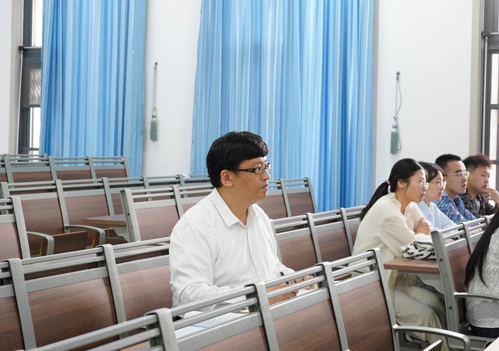 20250506丛海林校长听课1.JPG