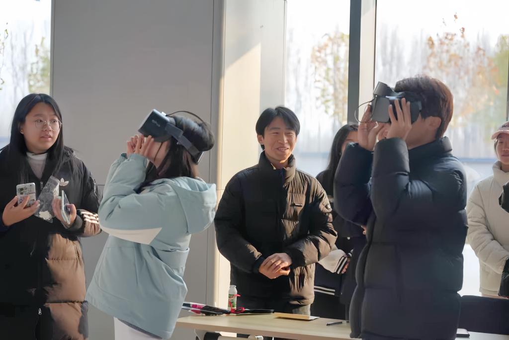 20241211亚洲国产综合精品中文一区二区七彩青春班墨创意集市17.JPG