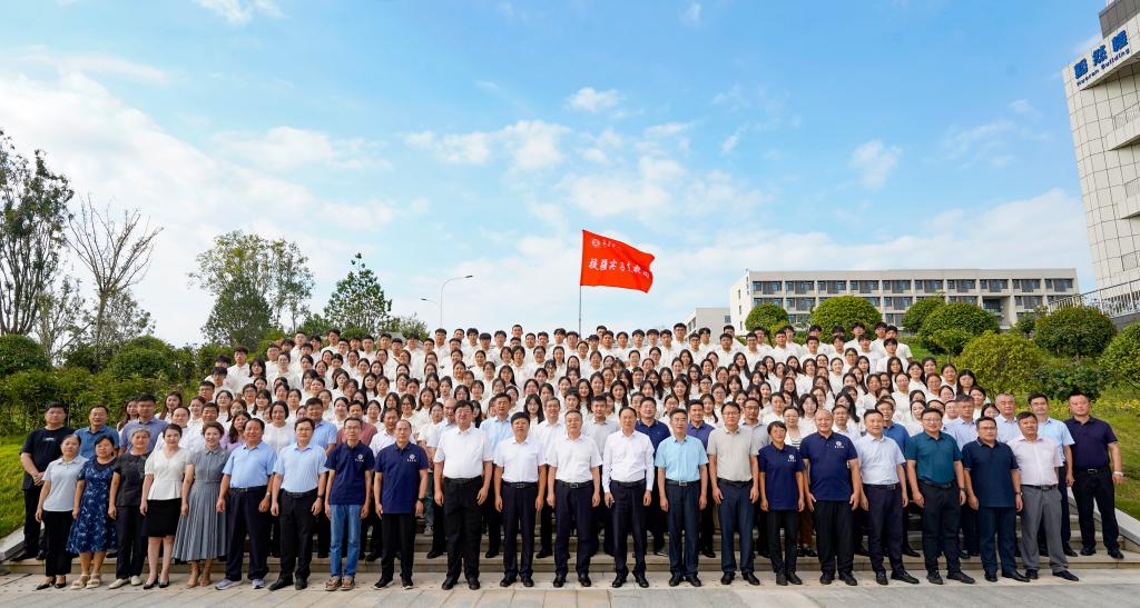 亚洲国产综合精品中文一区二区
